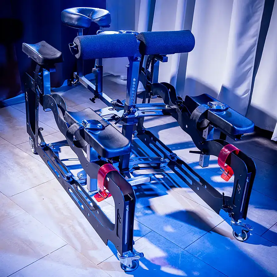 Der Strafbock Super Hellcat, eingestellt für Bondage- und Spanking-Positionen im Aachener BDSM Studio.